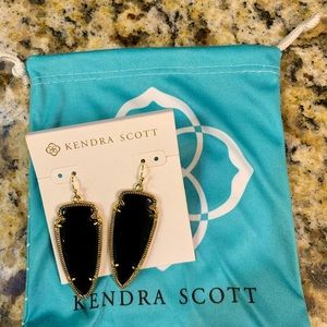 Kendra Scott Arrow earrings Black and Gold.